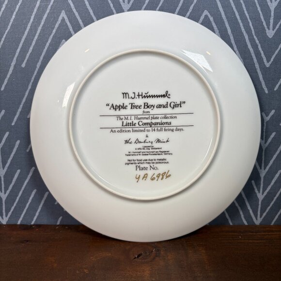 Vintage Hummel Apple Tree Boy and Girl Plate Little Companions Danbury Mint 1980 - Picture 4 of 11